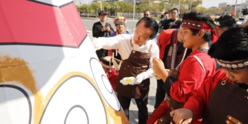 ▲新住民燈區「新嘉鄉故事」呈現多元文化特色。（圖/嘉義縣政府提供）