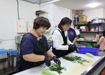 ▲德興魯肉飯店透過職務再設計，打造青銀共好職場。（圖/雲林縣政府提供）