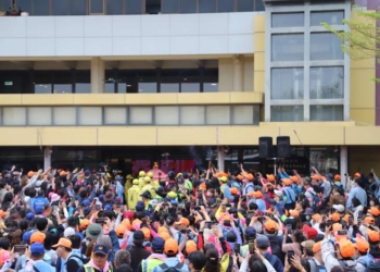 ▲白沙屯媽祖、山邊媽祖鑾轎首度停駕雲林縣政府。(圖/雲林縣政府提供)