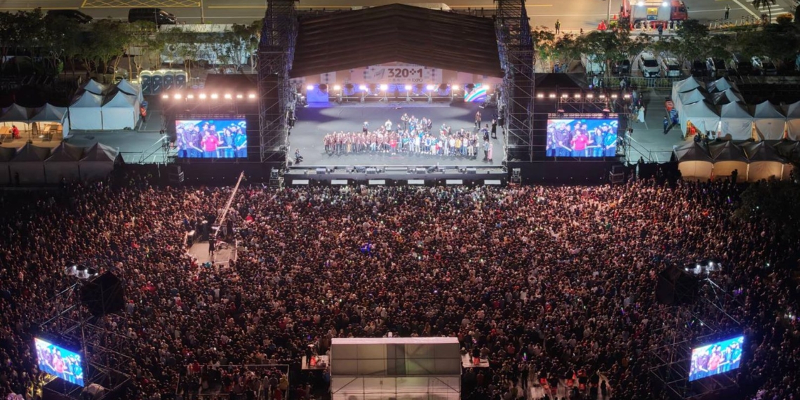 ▲嘉義市跨年晚會卡司堅強、舞台震撼，吸引超過25萬人共襄盛舉。（圖／嘉義市政府提供）