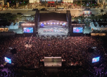 ▲嘉義市跨年晚會卡司堅強、舞台震撼，吸引超過25萬人共襄盛舉。（圖／嘉義市政府提供）