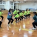 ▲衛生局長趙紋華現身中埔夜間班，與學員共同參與CrossFit混合運動課程。（圖/嘉義縣政府提供）