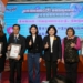 ▲縣長張麗善頒發獎狀表揚整合性社區健康篩檢及預防保健績優醫療院所。(圖/雲林縣政府提供)