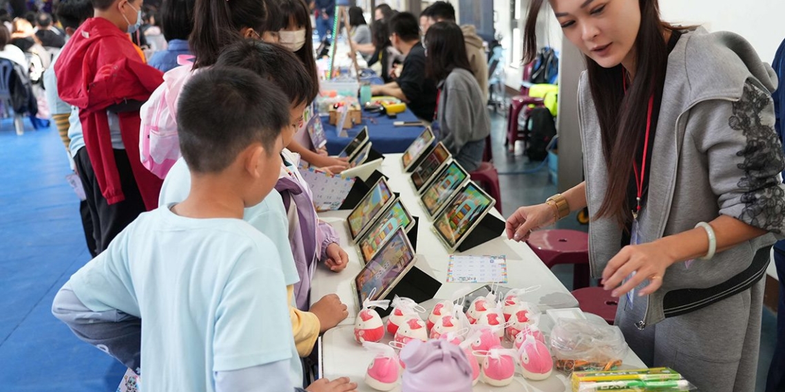 ▲雲林縣2025數位嘉年華」全縣師生沉浸式體驗數位科技、AI智能融入教育、生活、藝術等領域樂趣。(圖/雲林縣政府提供)