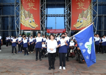 ▲市長黃敏惠於今日舉辦113年全國身心障礙國民運動會嘉義市代表隊授旗儀式，期許選手再創佳績。(圖/嘉義市政府提供)