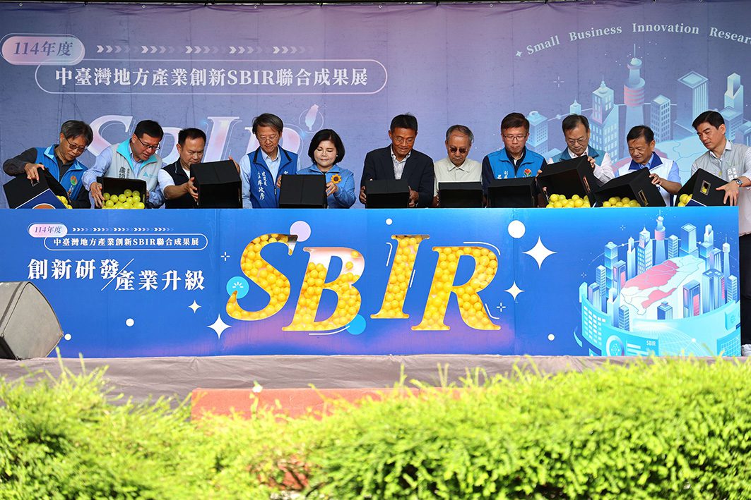 ▲中台灣九縣市政府代表共同主持亮點啟動儀式。(圖/雲林縣政府提供)