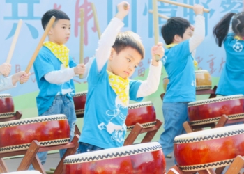 ▲幼稚園小朋友表演太鼓為活動揭開序幕。(圖/嘉義縣政府提供)