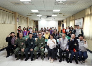 ▲市長黃敏惠率領市政團隊以及各社團共同舉辦春節勞軍。(圖/嘉義市政府提供)