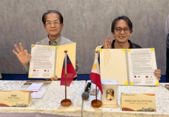 ▲宣信國小與菲律賓光明大學附屬中小學簽署姊妹校合作備忘錄，象徵深化國際教育夥伴關係。(圖/嘉義市政府提供)