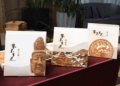 ▲嘉義市出版「鑿木生花、民俗瑰寶」藝師作品及文資叢書，傳承與弘揚無形文化資產之美。(圖/嘉義市政府提供)