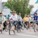 ▲縣長翁章梁騎上自行車領頭出發，為活動揭開序幕。(圖/嘉義縣政府提供)