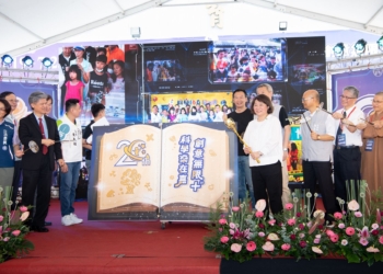 ▲歡度20周年的「嘉義市科學168教育博覽會」今(19)日上午於港坪體育館前舉行盛大開幕記者會。(圖/嘉義市政府提供)