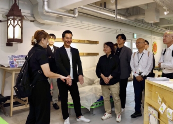 ▲參訪kitto內部空間，並與營運團隊深度交流。(圖/嘉義市政府提供)