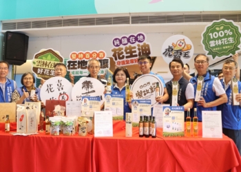 ▲縣長張麗善帶領眾人齊心推廣最健康的國產好油。（圖/雲林縣政府提供）