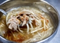 ▲「新港生炒鴨肉羹」是必吃在地美食。（圖/嘉義縣政府提供）