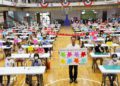 ▲縣長翁章梁提筆寫下「勇敢超越、追求更好」，為參賽者加油打氣。(圖/嘉義縣政府提供)