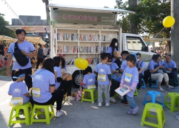 ▲「微冊角落」打造雲林閱讀新美學，行啟記念館展出《微光閱讀溫室＆耕雲圖》，吸引民眾熱烈參觀。（圖／雲林縣政府提供）