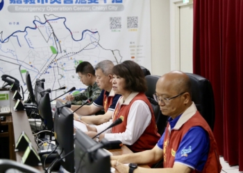 ▲市長黃敏惠全力指示各行政單位戒備災情。(圖/嘉義市政府提供)
