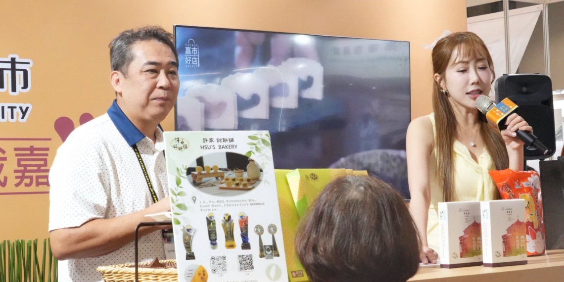 ▲許家班糕餅舖於城市選品分享會介紹品牌故事與特色產品，並與現場民眾熱情互動。(圖/蔡佳坊攝)