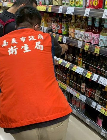 ▲嘉義市全面稽查問題沙拉油，避免問題油品流入消費市場風險。(圖/嘉義市政府提供)