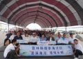 ▲各界貴賓與環保志工齊聚箔子寮漁港，共同宣示潔淨海洋決心。（圖/雲林縣政府提供）