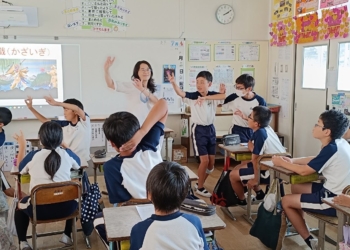 ▲參訪團進行文化交流，受到日本師生熱烈歡迎。(圖/嘉義市政府提供)