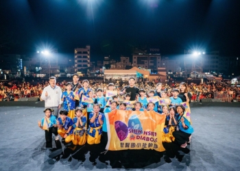 ▲世賢國小扯鈴小將成功站上「320+1嘉義市城市博覽會」舞台，以超吸睛演出贏得觀眾滿滿掌聲。(圖/嘉義市政府提供)