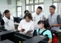 ▲張羿珣與口中的「市長媽媽」黃敏惠感情甚篤，大方分享自身學習歷程與心得。(圖/嘉義市政府提供)