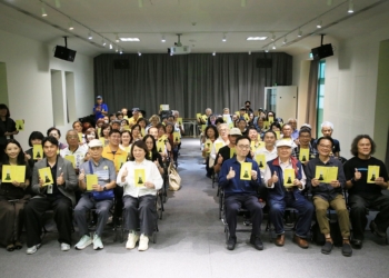 ▲嘉義市立美術館今(18)日舉辦2026年度大展《公共視域：嘉義當代藝術場景1996－2006》開幕典禮。(圖/嘉義市政府提供)