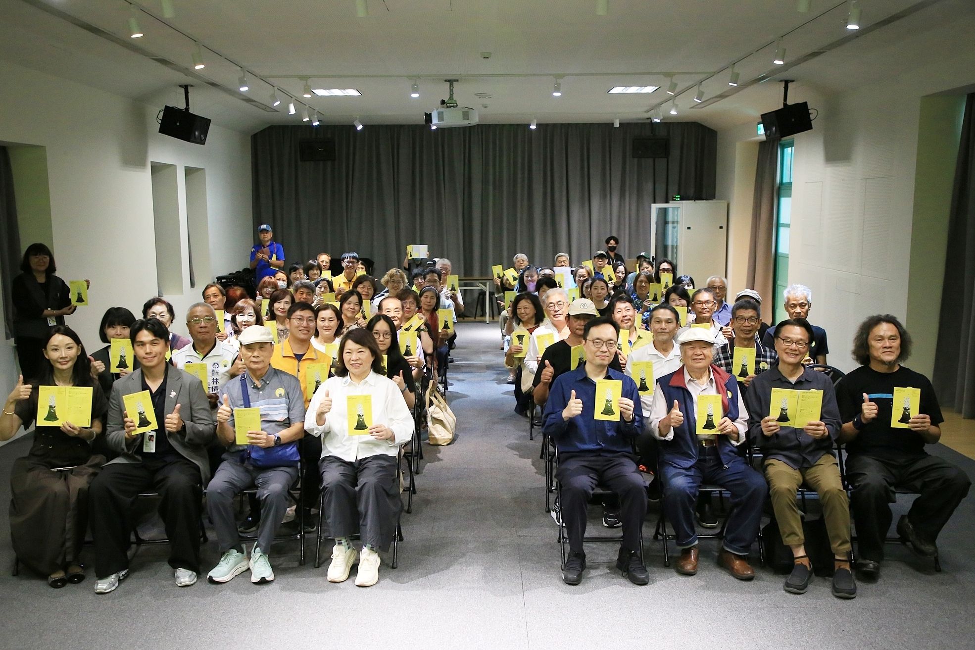 ▲嘉義市立美術館今(18)日舉辦2026年度大展《公共視域:嘉義當代藝術場景1996-2006》開幕典禮。(圖/嘉義市政府提供)