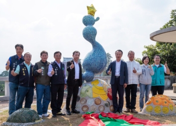 ▲仁義潭全新地標「樂山樂水」揭幕。(圖/嘉義縣政府提供)