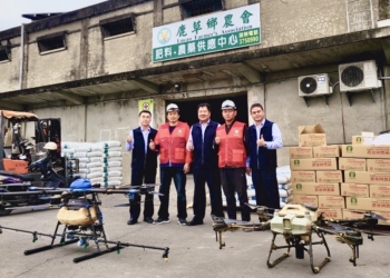 ▲鹿草鄉農會植保機代噴服務隊正式成軍。（圖/鹿草鄉農會提供）