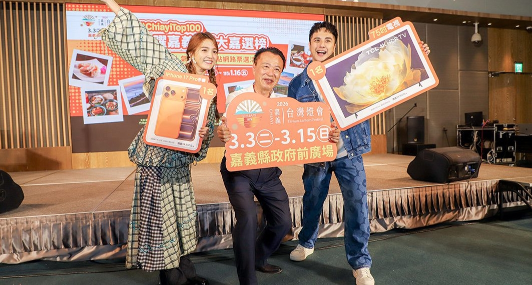 縣長翁章梁與食尚玩家主持人朵拉及曾子余，共同分享嘉義縣的私房景點。（圖/嘉義縣政府提供）