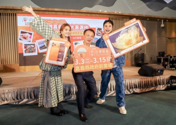 縣長翁章梁與食尚玩家主持人朵拉及曾子余,共同分享嘉義縣的私房景點。(圖/嘉義縣政府提供)