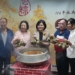 ▲縣長張麗善與小朋友一起包金旺來五穀包粽。（圖/雲林縣政府提供）