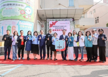 ▲國際扶輪社捐贈數位X光機設備助偏鄉醫療。（圖/嘉義縣政府提供）