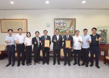▲嘉義市政府警察局與吳鳳科技大學、想飛資訊公司攜手合作，榮獲「2023智慧城市創新應用獎」。(圖/嘉義市政府提供)