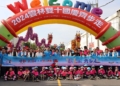 ▲縣長張麗善領唱國歌，與鄉親同慶中華民國生日快樂。(圖/雲林縣政府提供)