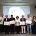 ▲黃敏惠市長感謝收藏家們捐贈典藏藝品，頒發感謝狀肯定其寬廣氣度。(圖/嘉義市政府提供)