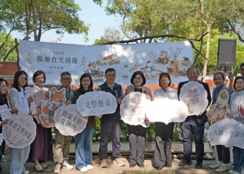 ▲雲林縣長張麗善與長官貴賓共同為2026「微冊食光漫遊」跨界活動揭開序幕。（圖/雲林縣政府提供）