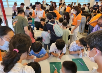 ▲「114學年度嘉市國小新生報到」即將開放受理，提供線上及現場報到雙重選擇，讓家長視自身需求選擇適合方式辦理。(圖/嘉義市政府提供)