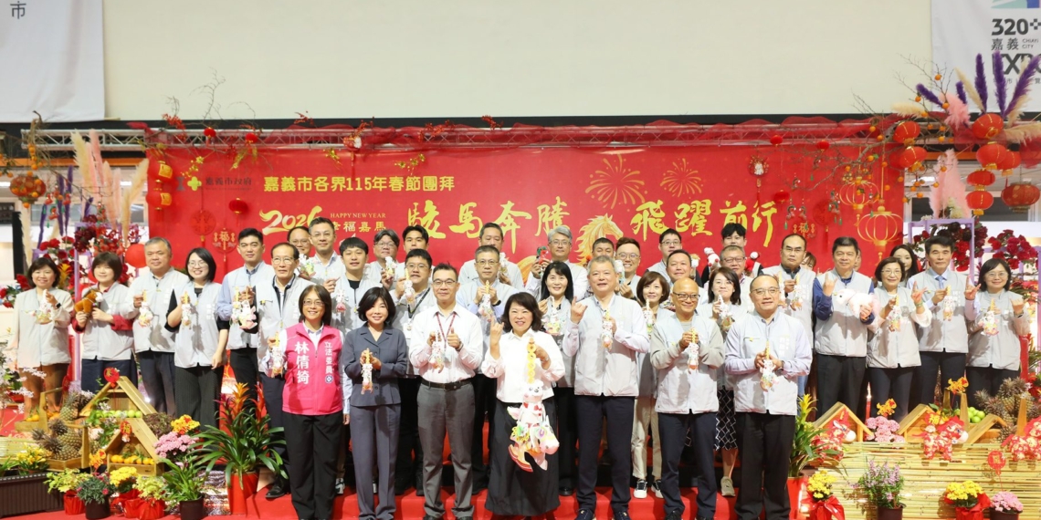 ▲嘉義市各界新春團拜，市長黃敏惠祝賀馬到成功。(圖/嘉義市政府提供)