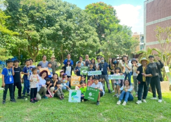 ▲嘉義市環境保護局帶領大、小朋友們來到王田社區走入大自然，學習環保知識。(圖/嘉義市政府提供)