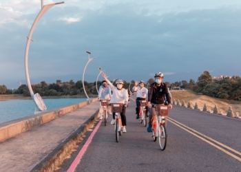▲選擇騎乘Youbike2.0電輔車漫遊嘉義，輕鬆又優雅。(圖/嘉義市政府提供)