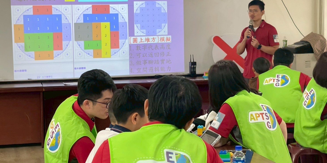 ▲台積電慈善基金會前往嘉義市僑平國小舉辦「成就卓越DNA——認識先進製程封裝積木營」。(圖/嘉義市政府提供)