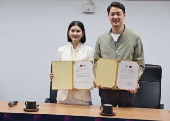▲雲林縣與韓國達城郡簽訂合作備忘錄，由文觀處長陳璧君與達城郡守崔栽熏共同簽署。(圖/雲林縣政府提供)