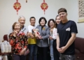 ▲「雲林萬寶龍」催生成效亮麗，縣長張麗善前往莿桐鄉大美村第6000新生兒家中致送祝賀。(圖/雲林縣政府提供)