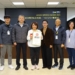 ▲嘉市以「+1+1+1=嘉義式」榮獲2024日本優良設計獎肯定，今(24)日由智慧科技處於市務會議將獎狀與獎座轉呈予市長黃敏惠，與市民共享榮耀。 。（圖/嘉義市政府提供）