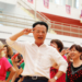 ▲縣長翁章梁與長輩大跳活力健康操，動作俏皮可愛。(圖/嘉義縣政府提供)