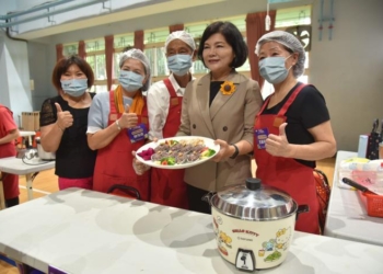 ▲存穀達人電鍋簡易料理推廣 張麗善:多吃全穀及未精製雜糧料理 健康又營養。(圖/雲林縣政府提供)